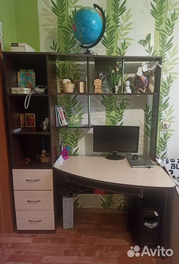 Компьютерный стол с пеналом