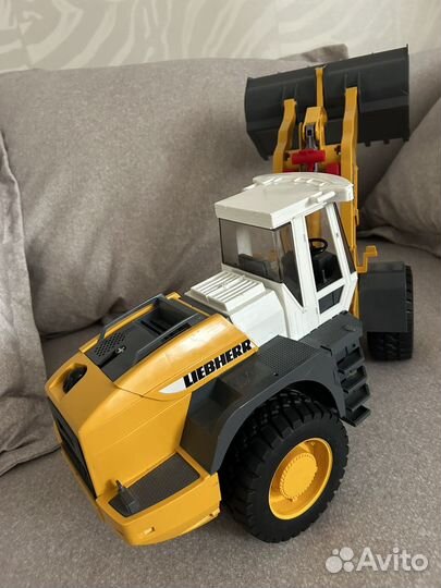Экскаватор bruder большой