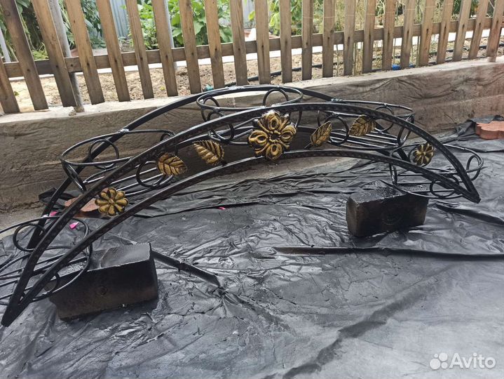 Подставка для цветов. Мангал с крышкой