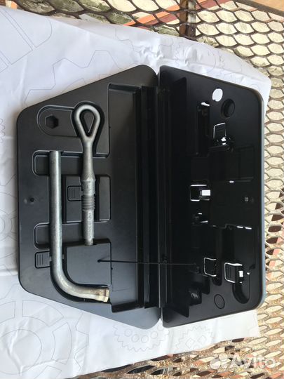 Крюк буксировочный audi a8 d3