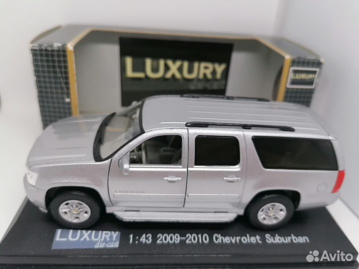 1 43 Chevrolet Suburban