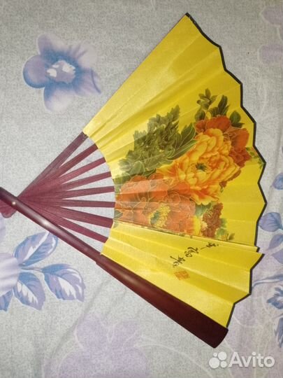 Веерный, сложенный насыщенный пион