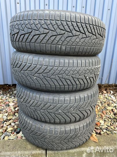 Yokohama BluEarth Winter V905 215/60 R16