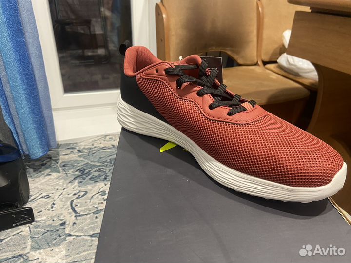 Продам кроссовки demix