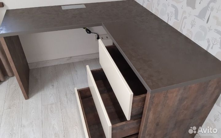 Письменн. стол с полками