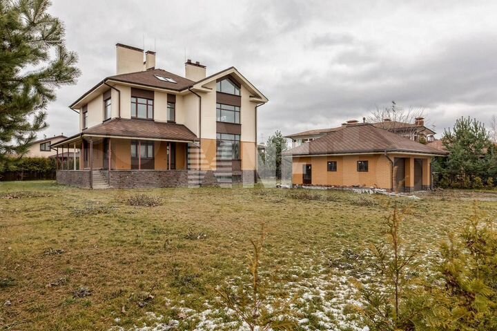 Дом 570 м² на участке 12 сот.