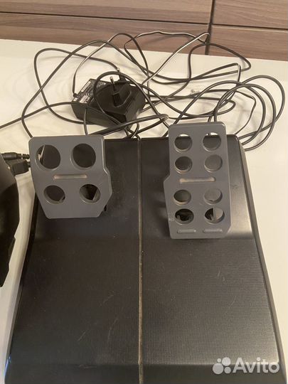 Игровой Руль и педали в рабочем состочние