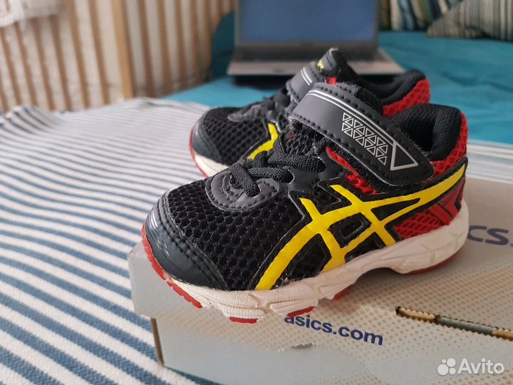 Кроссовки asics