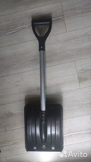 Прочная надёжная лопата