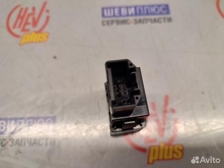 Кнопка системы Chevrolet TrailBlazer