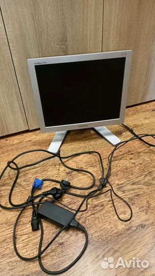 Монитор Samsung SyncMaster 721S