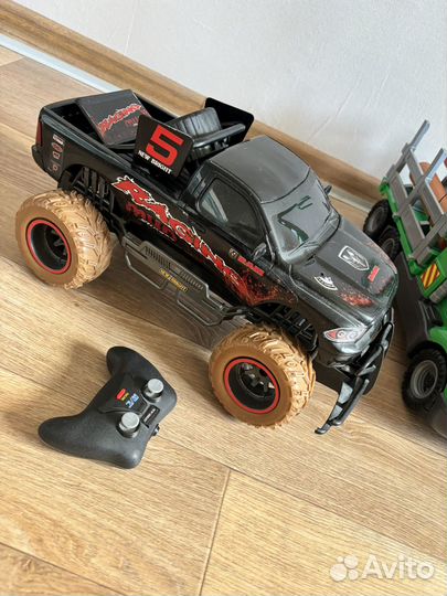 Машина радио на пульте управления