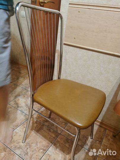 Стол и 4 стула