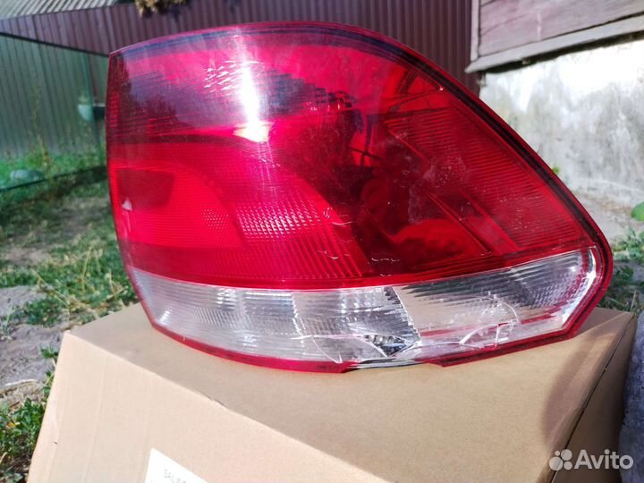 Задний правый фонарь volkswagen polo