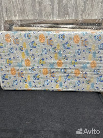 Детская кроватка с пеленальным столиком