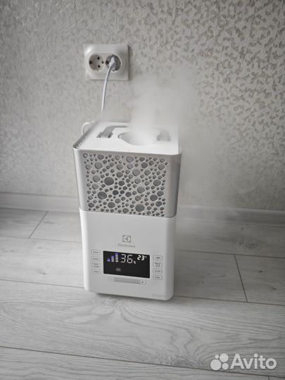 Увлажнитель воздуха Electrolux EHU 3715D новый