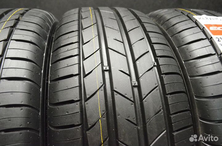 Kumho Ecsta HS52 215/55 R17 98W