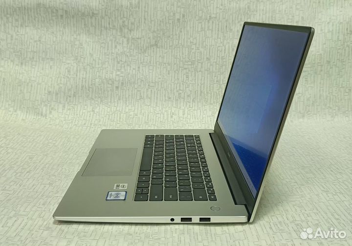 Ноутбук Huawei matebook d15 Core i3-10110U,SSD 256