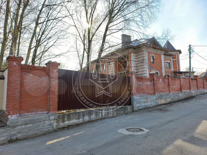 Коттедж 1000 м² на участке 18,5 сот.