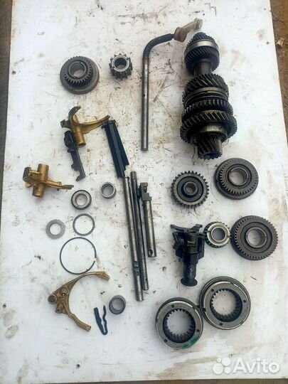 Внутренности Коробки передач МКПП Peugeot 408 1.6