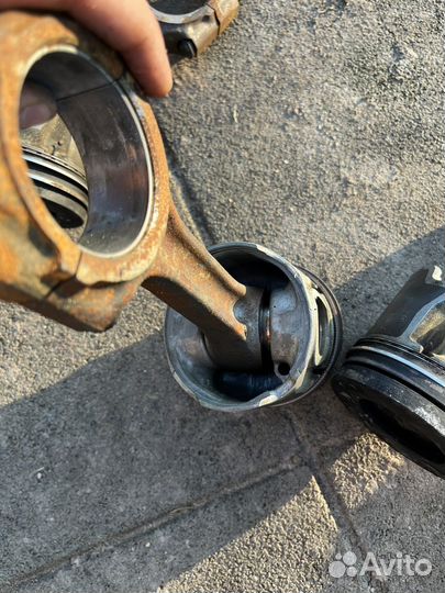 Поршень с шатуном d4cb в сборе