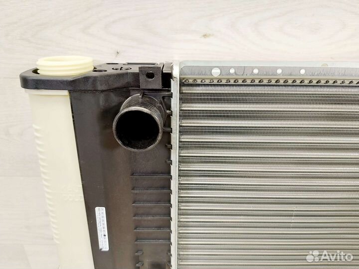 Радиатор охлаждения BMW 5 E34. 1988-1996