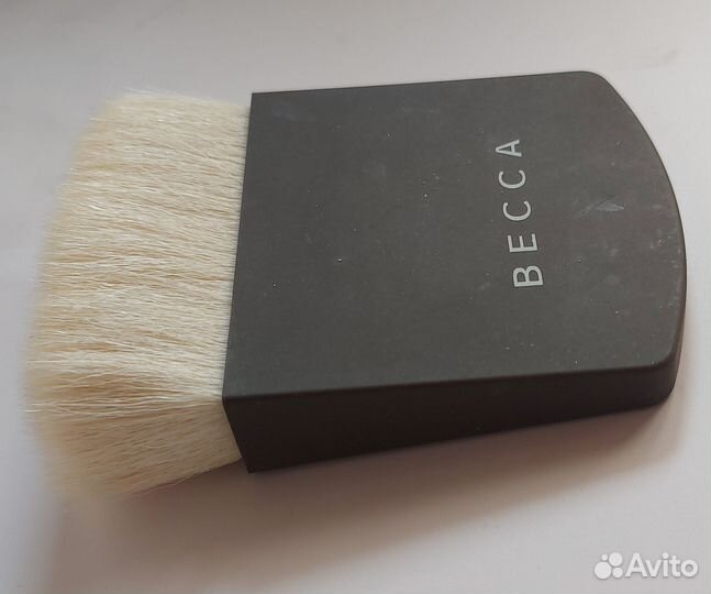 Кисть Becca