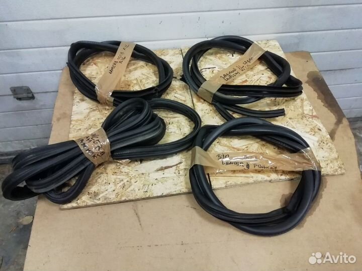 Уплотнитель дверей Mitsubishi Lancer мт 2005 седан