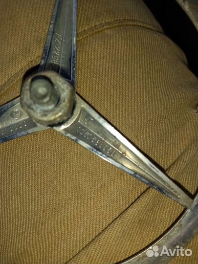 Эмблема на решетку mercedes