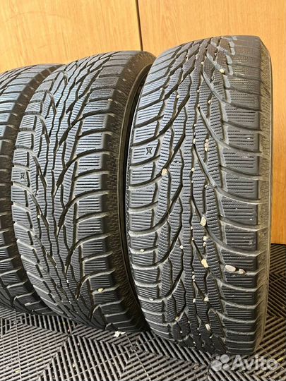 Kumho WinterCraft Ice WI61 235/60 R18 107T