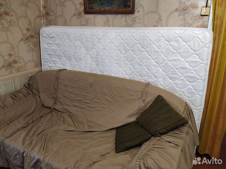 Кровать с матрасом