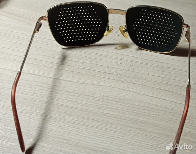 Очки-тренажеры перфорационные