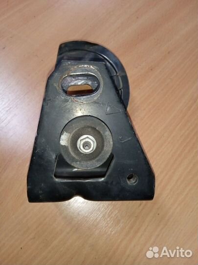 Toyota RAV4 (XA30) lll кронштейн кпп