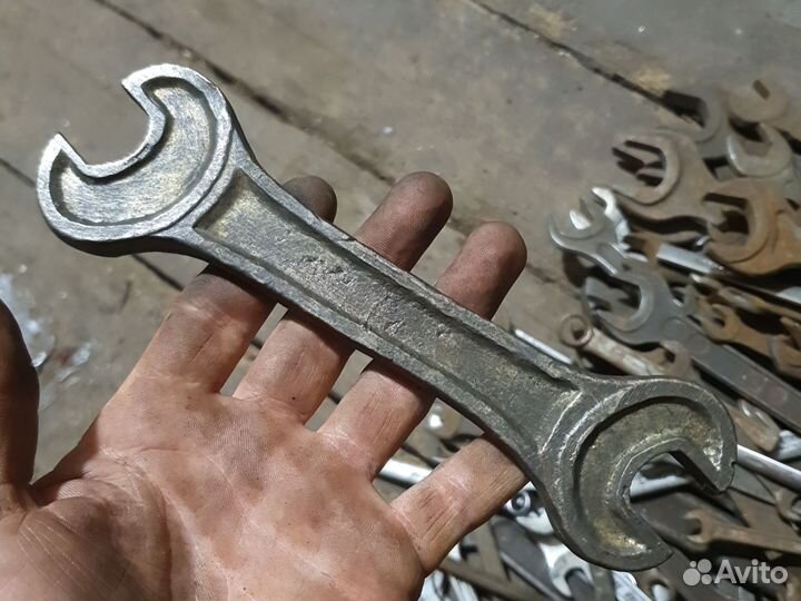 Ключ старинный 19/22