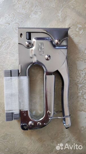 Набор инструментов, степлер и клещи