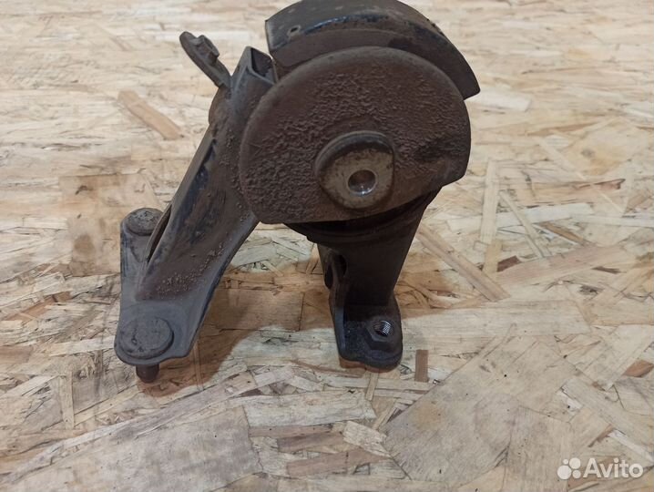 Подушка двигателя задняя Toyota Corolla E150