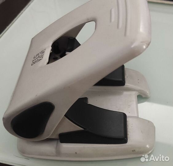 Дырокол SAX518