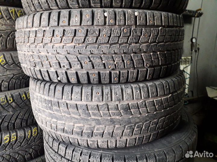 Dunlop SP Winter Ice 01 215/65 R16