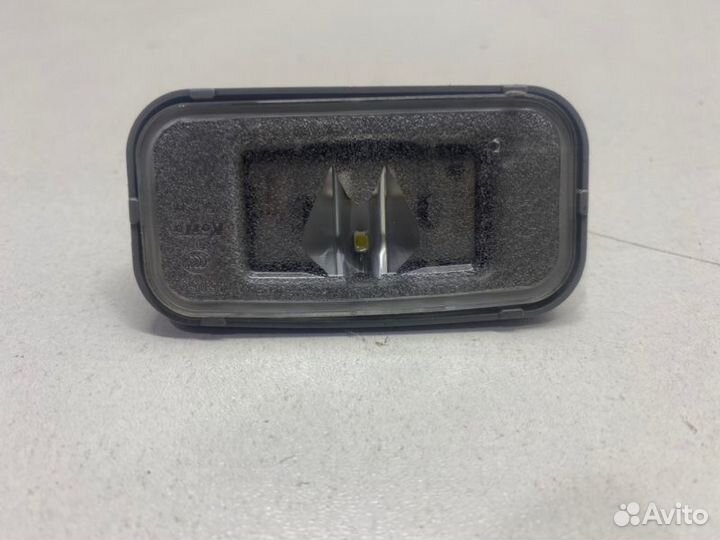 Плафон освещения номерного знака задний Toyota