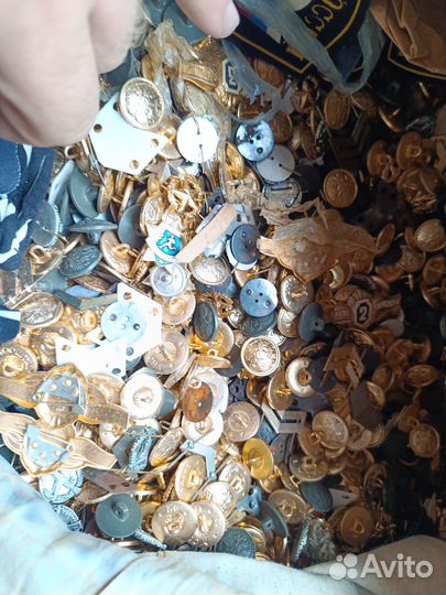 Пуговицы, значки, нашивки