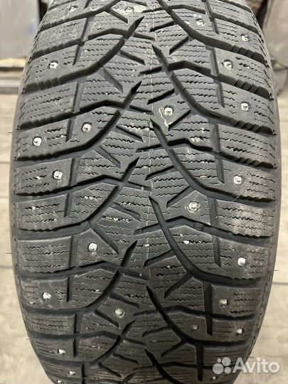 Bridgestone Blizzak Spike-02 225/50 R17