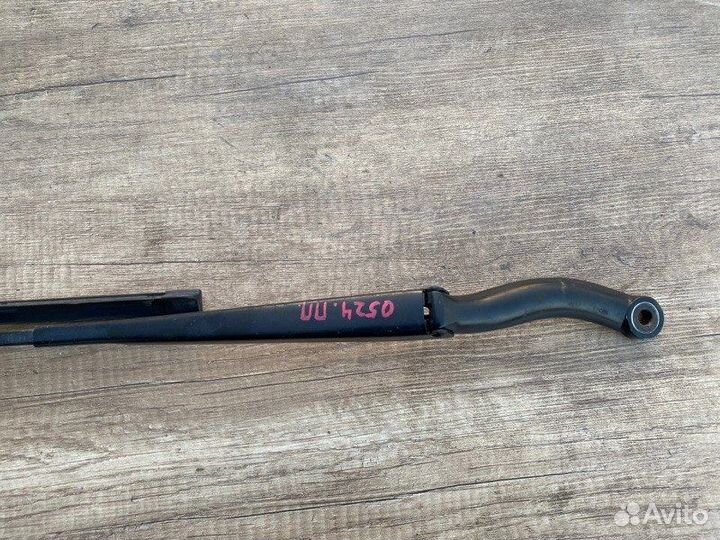 Поводок стеклоочистителя правый Peugeot 307 3A