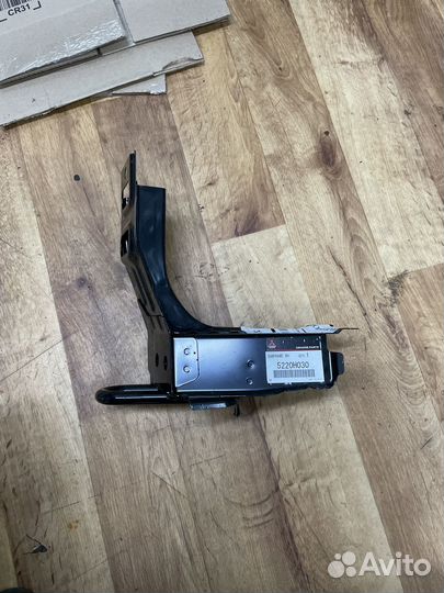 Кронштейн лонжерона правый Mitsubishi Outlander 3