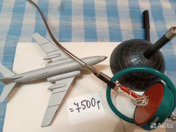 СССР игрушки самолёт Гироскопический и За рулём