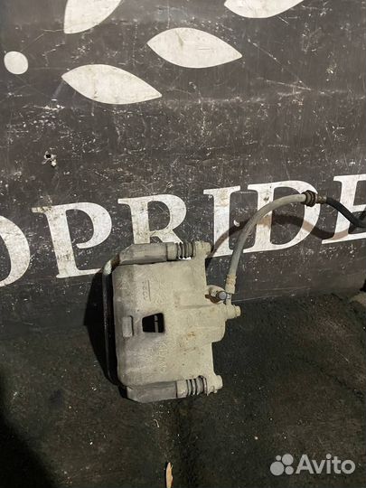 Передний правый суппорт Nissan Almera Classic