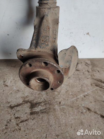 Кулак поворотный передний левый передний левый