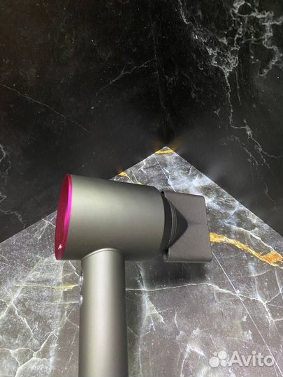 Фен Dyson в разных цветах