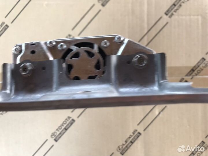 Усилитель Toyota Land Cruiser 200