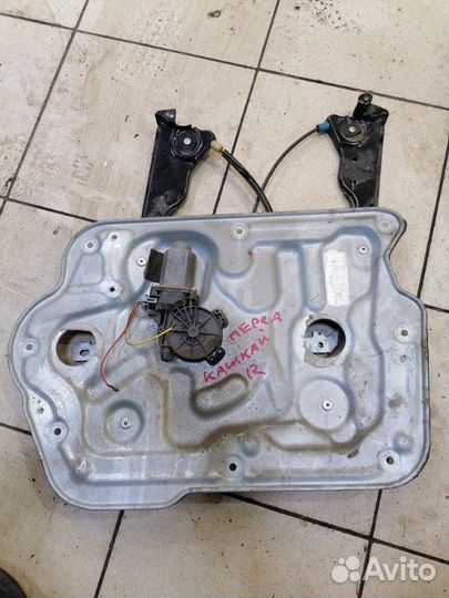 Стеклоподъемник передний правый Nissan Qashqai J10