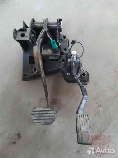 Педаль тормоза Peugeot 407 6D, EW10A